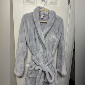 Victoria’s Secret robe SZ M/L EUC